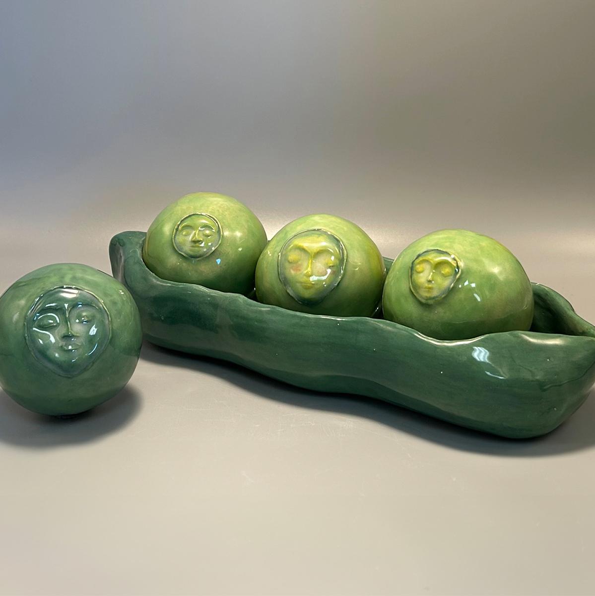 Sculpture of four green peas in a pod
