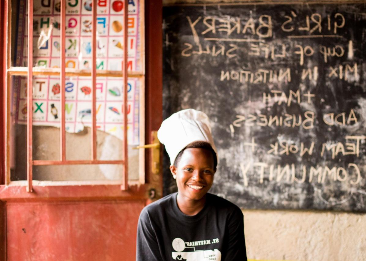 卢旺达团结孤儿合作社的妇女面包店